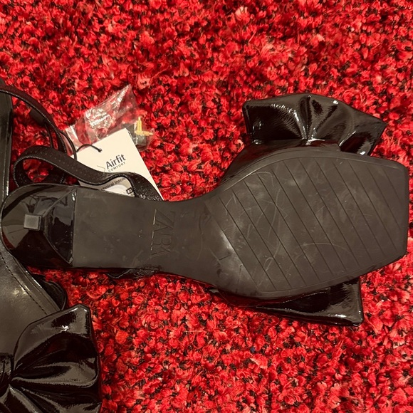 Zara Glossy Black Bow Heels - Picture 4 of 5